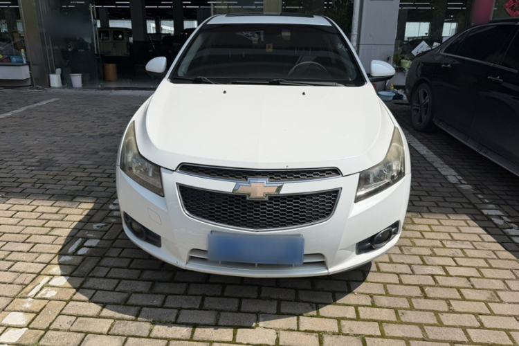 Used Chevrolet Cruze 2015 Hatchback 1.6L Automatic Comfort Edition Exterior 1