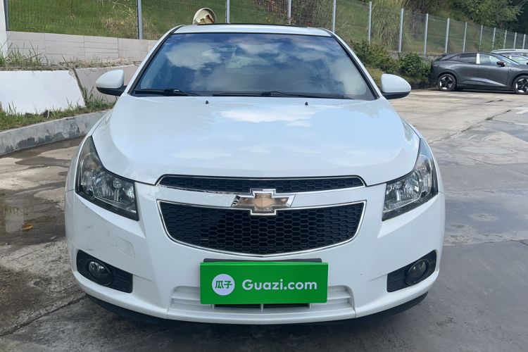 Used Chevrolet Cruze 2015 Hatchback 1.6L Manual Comfort Edition Exterior 2