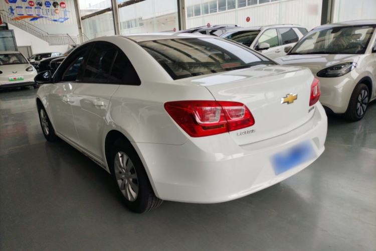 Used Chevrolet Cruze 2015 1.5L Classic SL MT Exterior 2