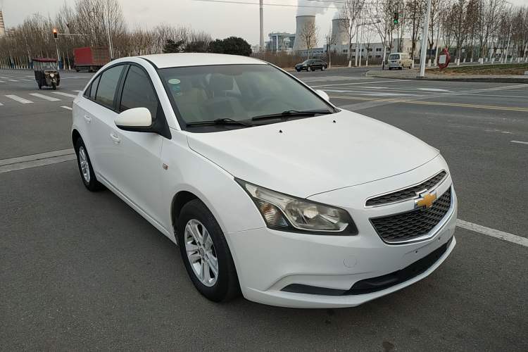 Used Chevrolet Cruze 2015 1.5L Classic SL MT Exterior 2