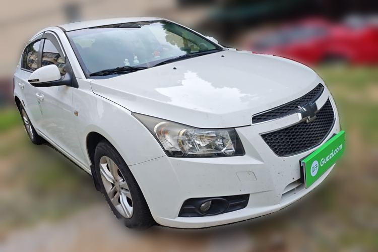Used Chevrolet Cruze 2015 Hatchback 1.6L Automatic Comfort Edition Exterior 2