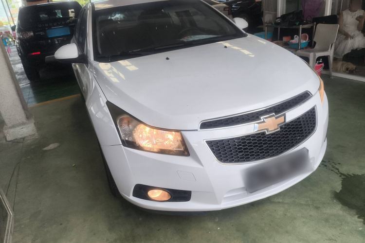 Used Chevrolet Cruze 2015 Hatchback 1.6L Automatic Comfort Edition Exterior 2