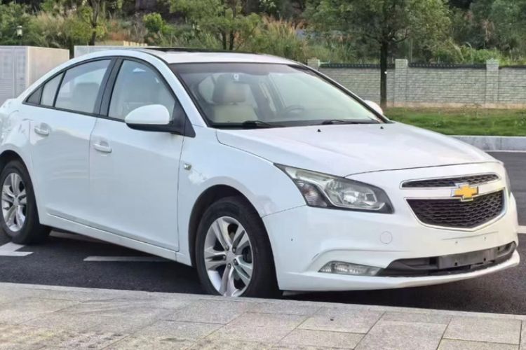 Used Chevrolet Cruze 2015 1.5L Classic SE AT Exterior 2