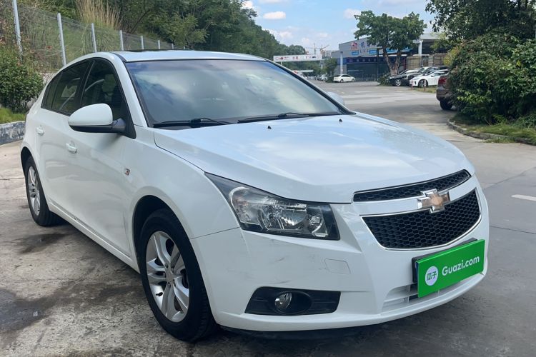 Used Chevrolet Cruze 2015 Hatchback 1.6L Manual Comfort Edition Exterior 3