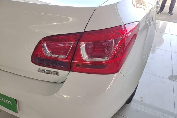 Used Chevrolet Cruze 2015 1.5L Classic SL MT Exterior 3