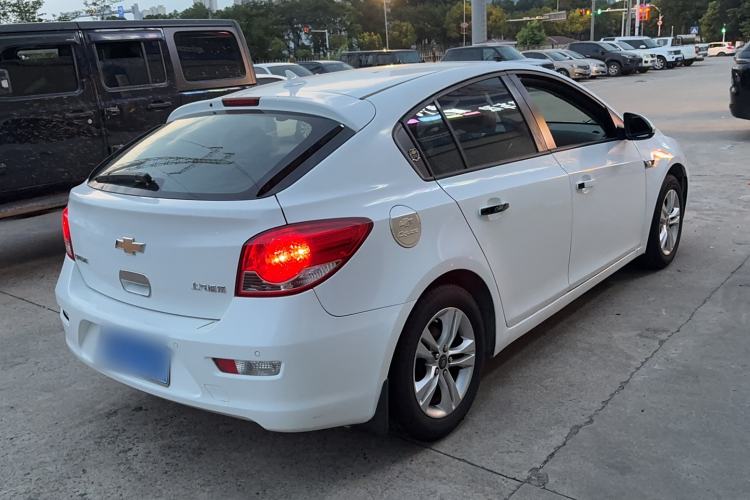 Used Chevrolet Cruze 2015 Hatchback 1.6L Automatic Comfort Edition Exterior 3