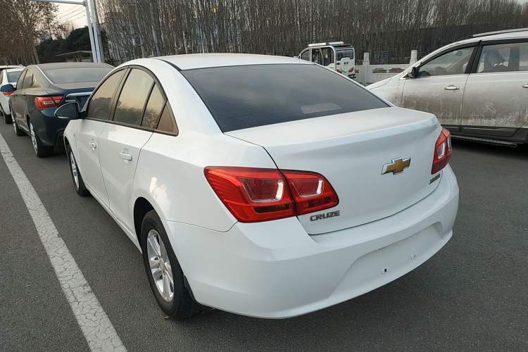 Used Chevrolet Cruze 2015 1.5L Classic SL MT Exterior 3