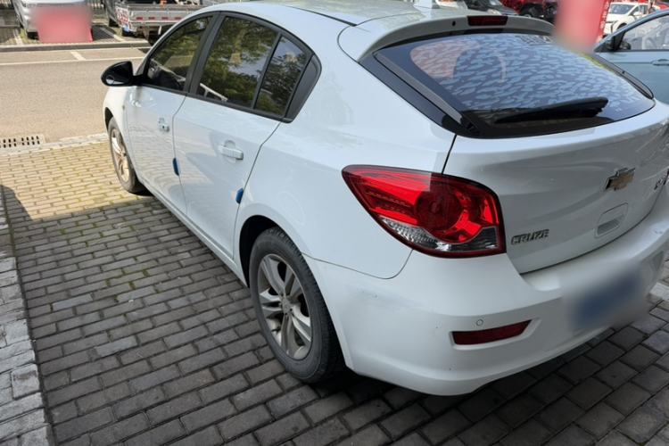 Used Chevrolet Cruze 2015 Hatchback 1.6L Automatic Comfort Edition Exterior 3