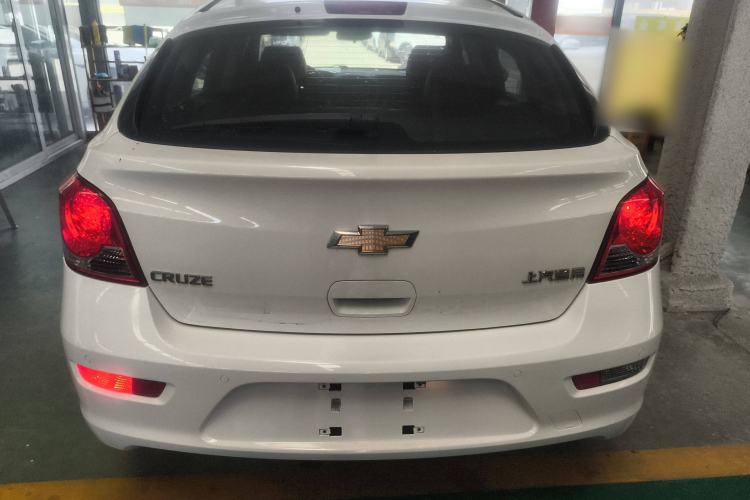 Used Chevrolet Cruze 2015 Hatchback 1.6L Automatic Comfort Edition Exterior 4