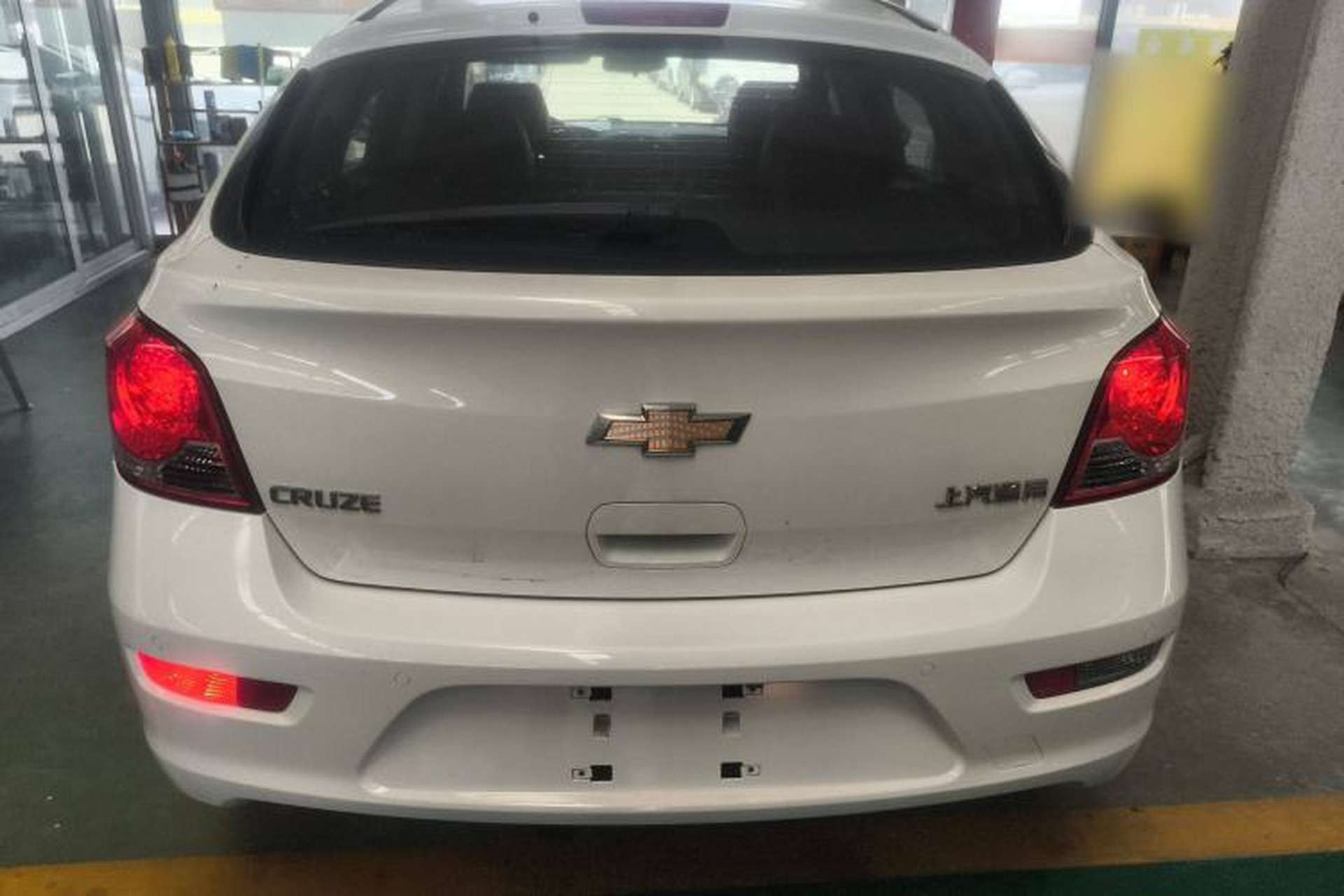 Used Chevrolet Cruze 2015 Hatchback 1.6L Automatic Comfort Edition Exterior 4