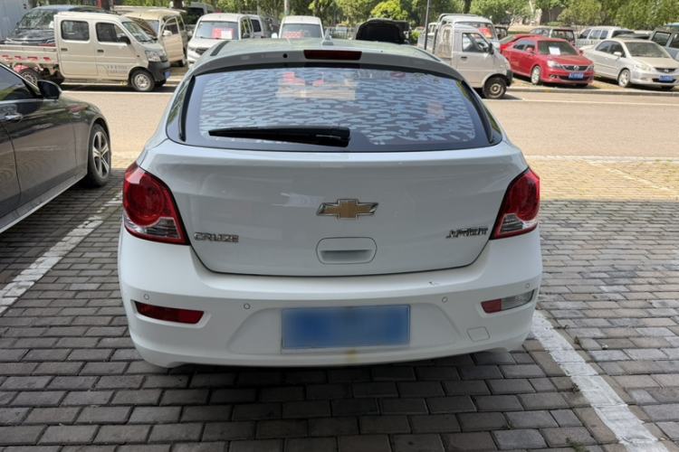 Used Chevrolet Cruze 2015 Hatchback 1.6L Automatic Comfort Edition Exterior 4