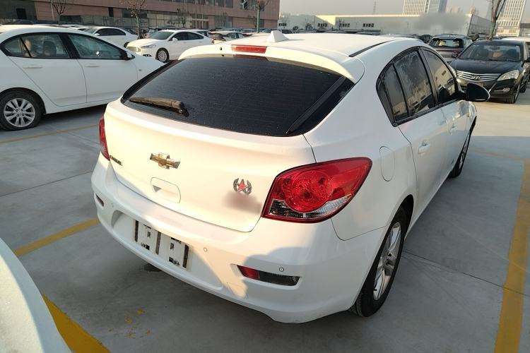 Used Chevrolet Cruze 2015 Hatchback 1.6L Automatic Comfort Edition Exterior 5