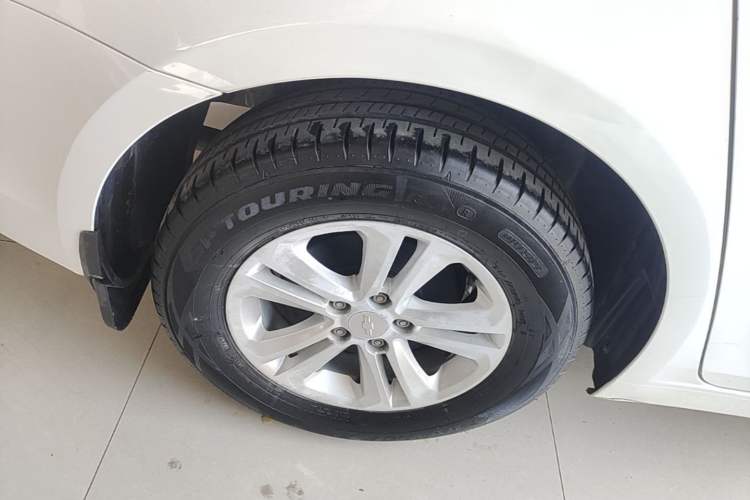 Used Chevrolet Cruze 2015 1.5L Classic SL MT Exterior 5