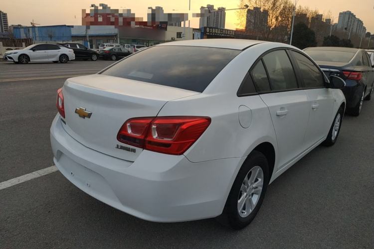 Used Chevrolet Cruze 2015 1.5L Classic SL MT Exterior 5