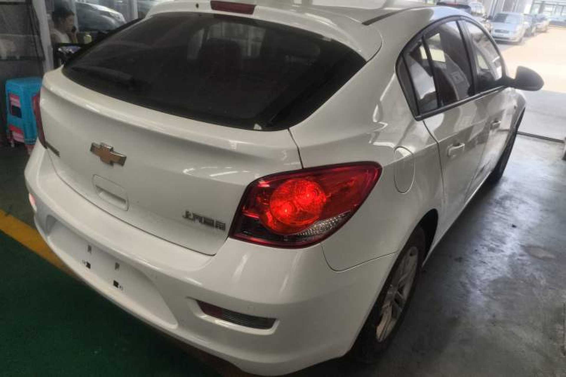 Used Chevrolet Cruze 2015 Hatchback 1.6L Automatic Comfort Edition Exterior 5