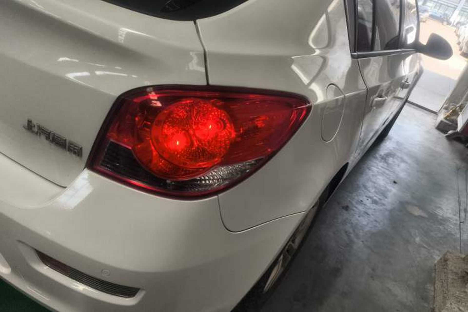 Used Chevrolet Cruze 2015 Hatchback 1.6L Automatic Comfort Edition Exterior 6