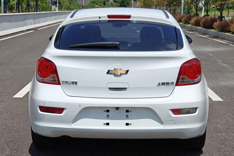 Used Chevrolet Cruze 2015 Hatchback 1.6L Automatic Comfort Edition Exterior 7