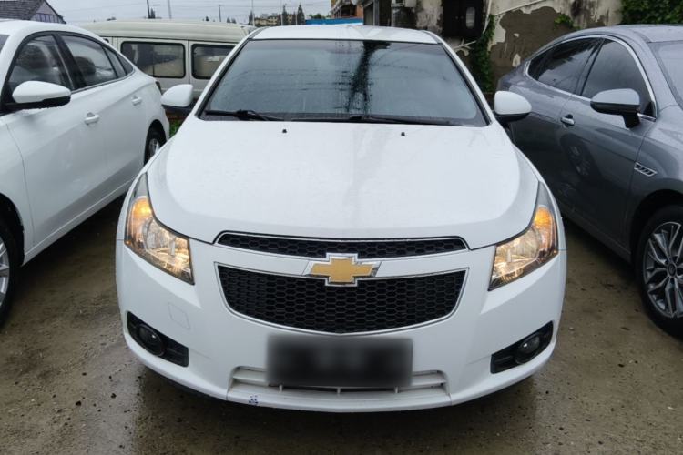 Used Chevrolet Cruze 2015 Hatchback 1.6L Automatic Comfort Edition Front