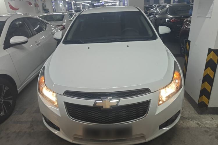 Used Chevrolet Cruze 2015 Hatchback 1.6L Automatic Comfort Edition Front