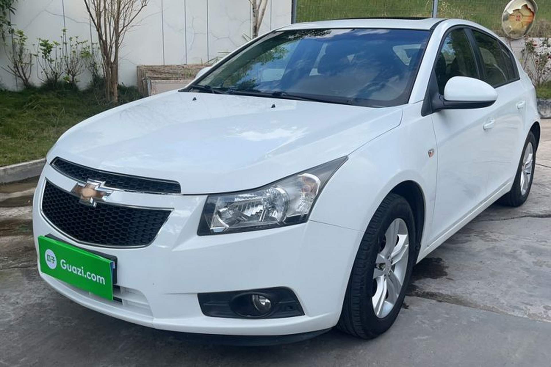 Used Chevrolet Cruze 2015 Hatchback 1.6L Manual Comfort Edition Front Left 45 Deg