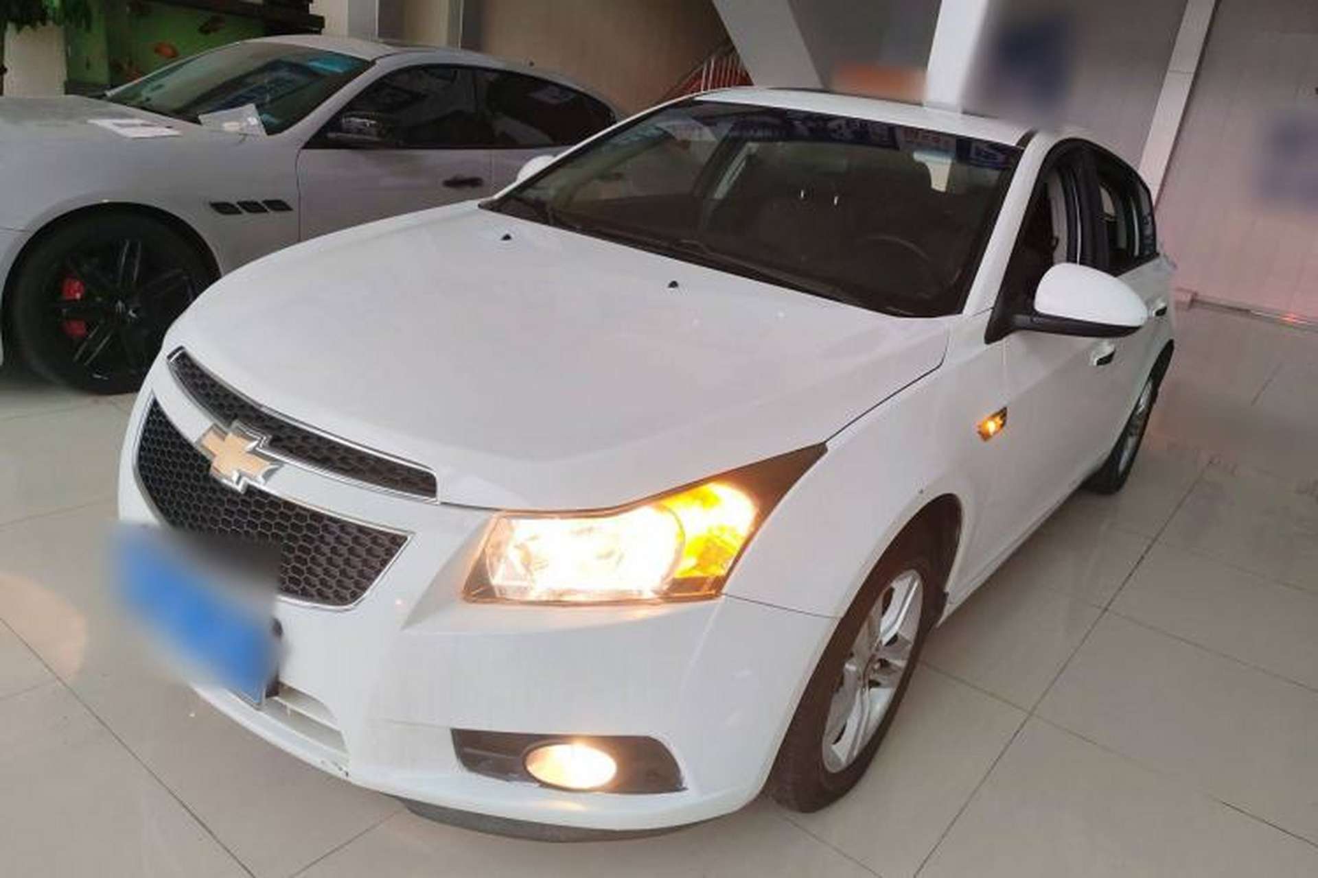 Used Chevrolet Cruze 2015 Hatchback 1.6L Automatic Comfort Edition Front Left 45 Deg