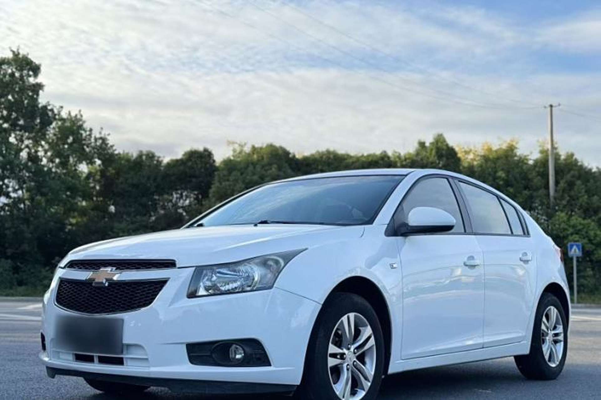 Used Chevrolet Cruze 2015 Hatchback 1.6L Automatic Comfort Edition Front Left 45 Deg
