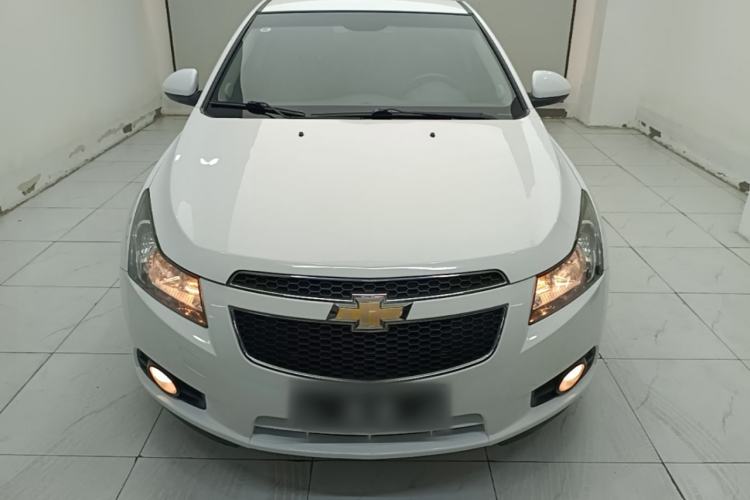 Used Chevrolet Cruze 2015 Hatchback 1.6L Automatic Comfort Edition Front