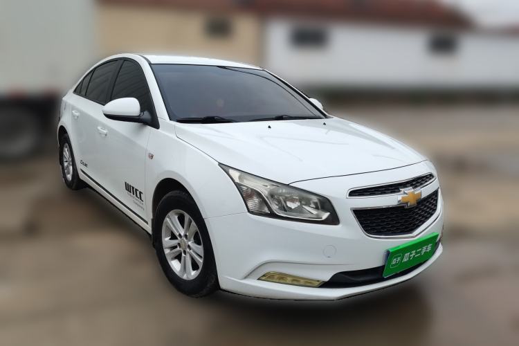 Used Chevrolet Cruze 2015 1.5L Classic SL MT Front Right 45 Deg