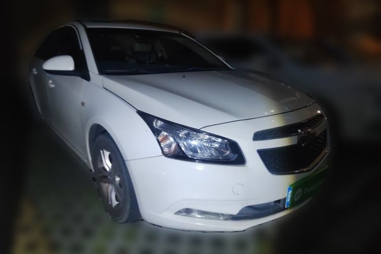 Used Chevrolet Cruze 2015 1.5L Classic SE MT Front Right 45 Deg