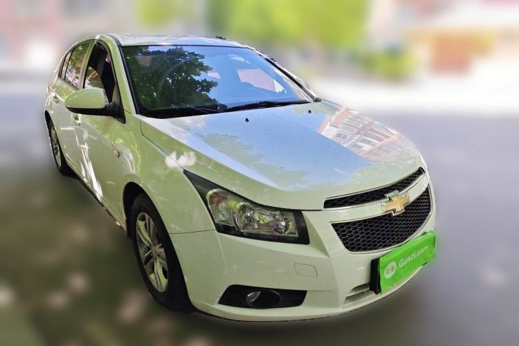 Used Chevrolet Cruze 2015 Hatchback 1.6L Manual Comfort Edition Front Right 45 Deg
