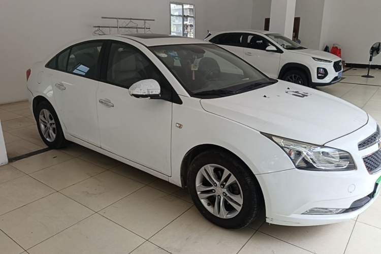 Used Chevrolet Cruze 2015 1.5L Classic SE MT Front Right 45 Deg