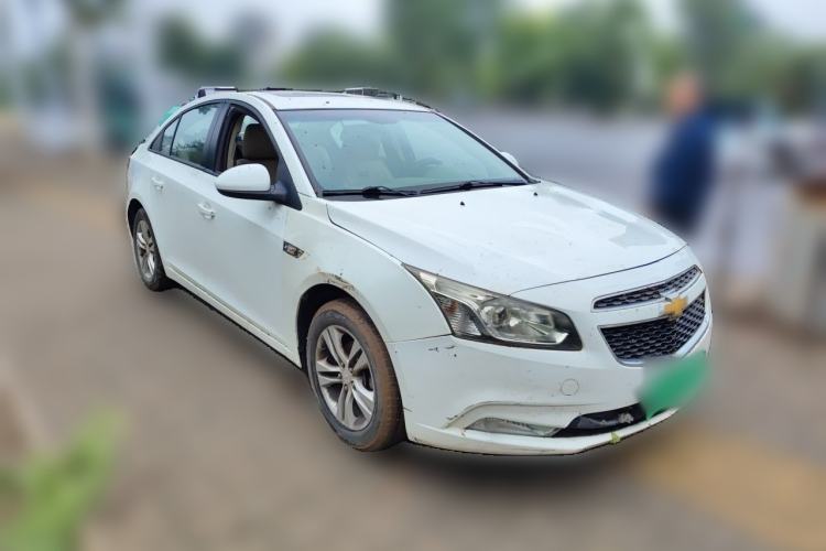 Used Chevrolet Cruze 2015 1.5L Classic SE MT Front Right 45 Deg