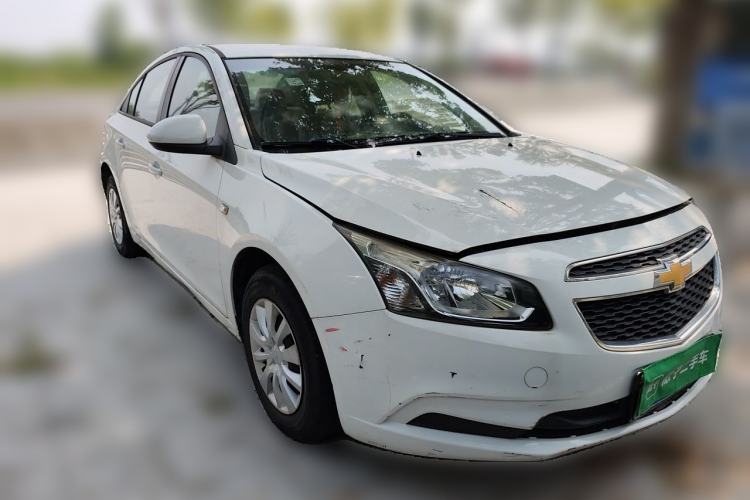 Used Chevrolet Cruze 2015 1.5L Classic SL MT Front Right 45 Deg