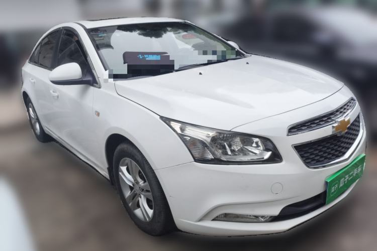 Used Chevrolet Cruze 2015 1.5L Classic SE MT Front Right 45 Deg