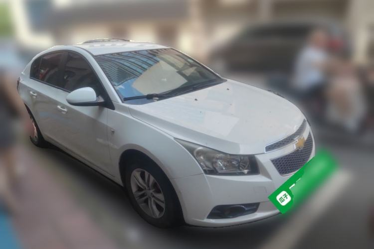 Used Chevrolet Cruze 2015 Hatchback 1.6L Automatic Comfort Edition Front Right 45 Deg