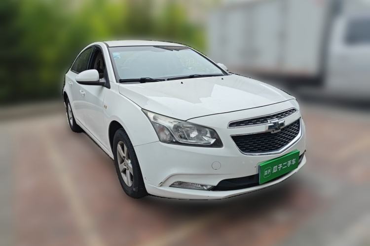 Used Chevrolet Cruze 2015 1.5L Classic SL MT Front Right 45 Deg