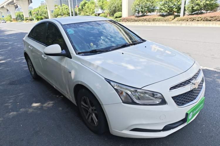 Used Chevrolet Cruze 2015 1.5L Classic SL MT Front Right 45 Deg