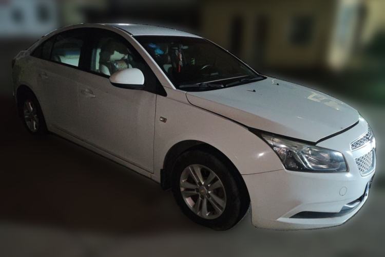 Used Chevrolet Cruze 2015 1.5L Classic SL MT Front Right 45 Deg