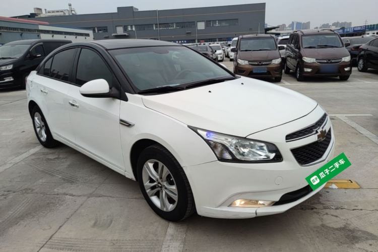 Used Chevrolet Cruze 2015 1.5L Classic SE MT Front Right 45 Deg