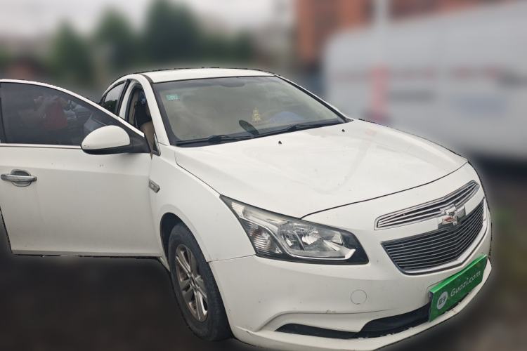 Used Chevrolet Cruze 2015 1.5L Classic SL MT Front Right 45 Deg
