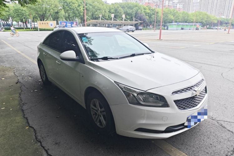 Used Chevrolet Cruze 2015 1.5L Classic SL MT Front Right 45 Deg