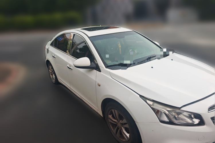 Used Chevrolet Cruze 2015 1.5L Classic SE MT Front Right 45 Deg