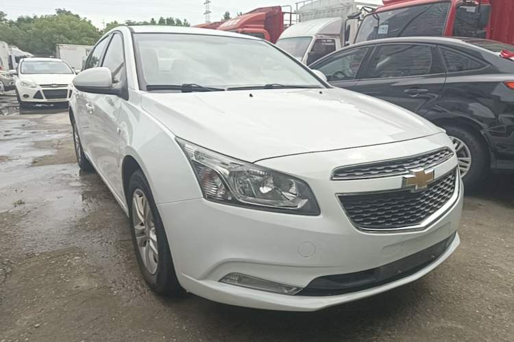 Used Chevrolet Cruze 2015 1.5L Classic SE AT Front Right 45 Deg