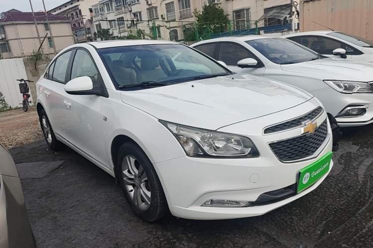 Used Chevrolet Cruze 2015 1.5L Classic SE MT Front Right 45 Deg