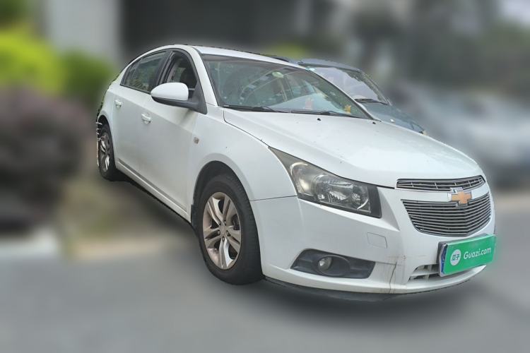 Used Chevrolet Cruze 2015 Hatchback 1.6L Automatic Comfort Edition Front Right 45 Deg