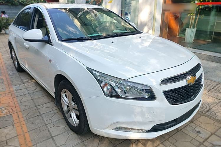 Used Chevrolet Cruze 2015 1.5L Classic SE AT Front Right 45 Deg
