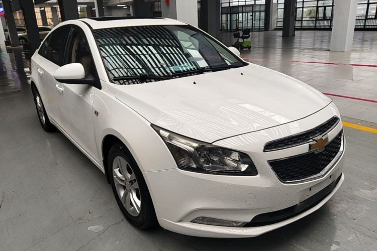 Used Chevrolet Cruze 2015 1.5L Classic SE MT Front Right 45 Deg