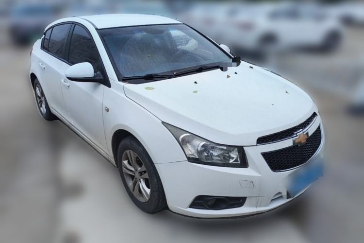 Used Chevrolet Cruze 2015 Hatchback 1.6L Automatic Comfort Edition Front Right 45 Deg
