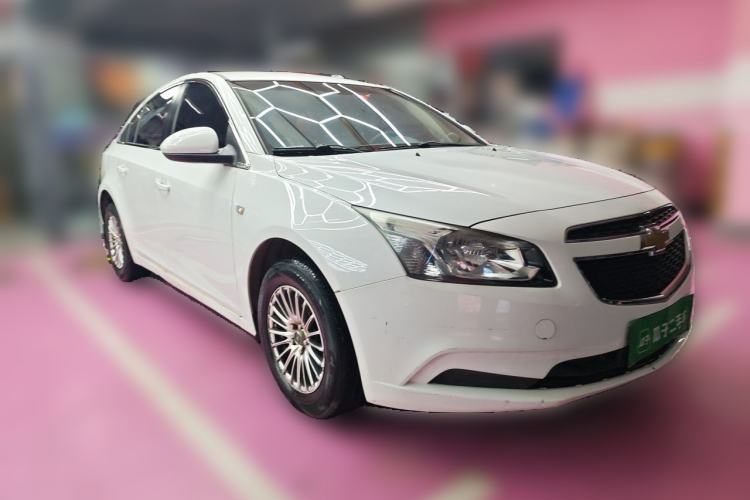 Used Chevrolet Cruze 2015 1.5L Classic SL MT Front Right 45 Deg