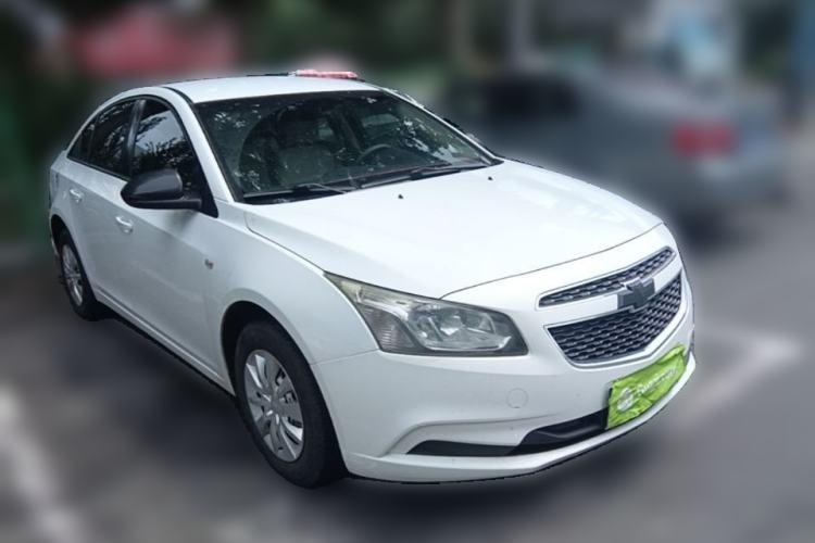 Used Chevrolet Cruze 2015 1.5L Classic SL MT Front Right 45 Deg